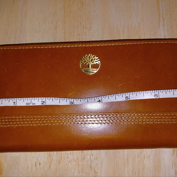 Women's Timberland Leather Wristlet - Picture 8 of 11